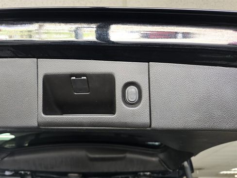 Used 2015 Chevrolet Suburban LT AWD/4WD image 22