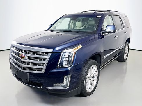 Used 2018 Cadillac Escalade Premium Luxury image 4