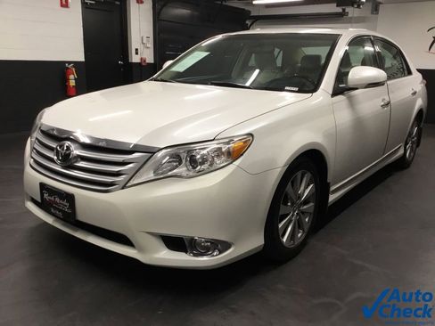 Used 2011 Toyota Avalon Limited image 5