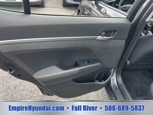 Used 2020 Hyundai Elantra SE w/ Cargo Package (C1) FWD image 14