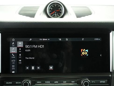 Certified 2021 Porsche Macan image 18