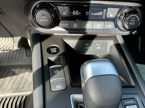 New 2026 Nissan Kicks SV image 20