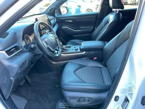 Used 2023 Toyota Highlander XSE image 9