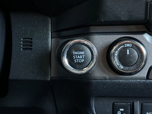 Used 2022 Toyota Tacoma TRD Sport w/ Technology Package AWD/4WD image 19