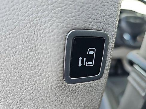 Used 2024 Chrysler Pacifica Touring-L image 31