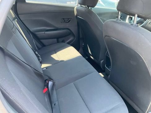 Used 2025 Hyundai Kona SEL FWD image 7