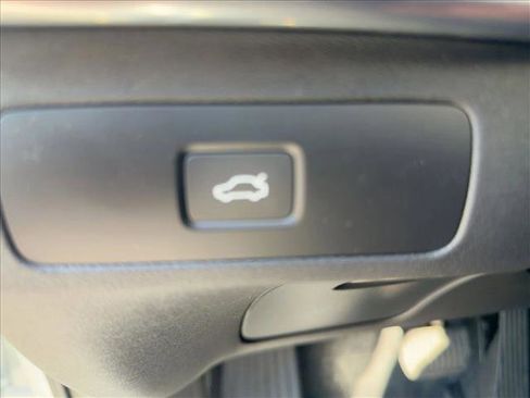 Certified 2025 Volvo XC90 B6 Plus w/ Protection Package Premier image 28