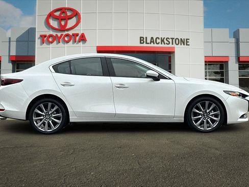 Used 2025 MAZDA MAZDA3 s FWD image 2