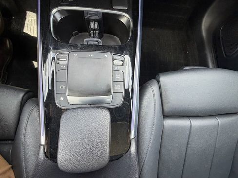 Used 2021 Mercedes-Benz GLB 250 4MATIC image 22