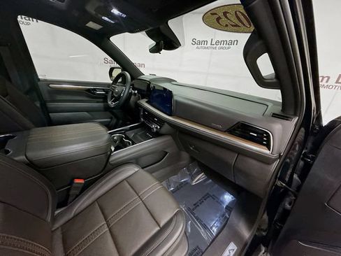 Used 2025 Chevrolet Tahoe High Country AWD/4WD image 34