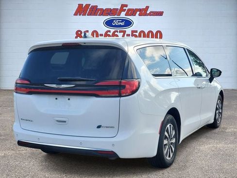 Used 2024 Chrysler Pacifica Limited FWD image 3