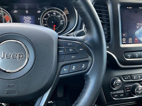 Used 2019 Jeep Cherokee Trailhawk AWD/4WD image 25