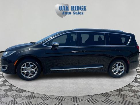 Used 2018 Chrysler Pacifica Limited FWD image 8