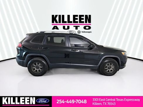 Used 2019 Jeep Cherokee Latitude Plus w/ Comfort/Convenience Group AWD/4WD image 10