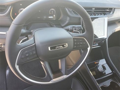 New 2025 Jeep Grand Cherokee L Altitude image 20