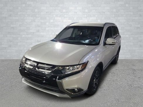 Used 2017 Mitsubishi Outlander SEL image 4