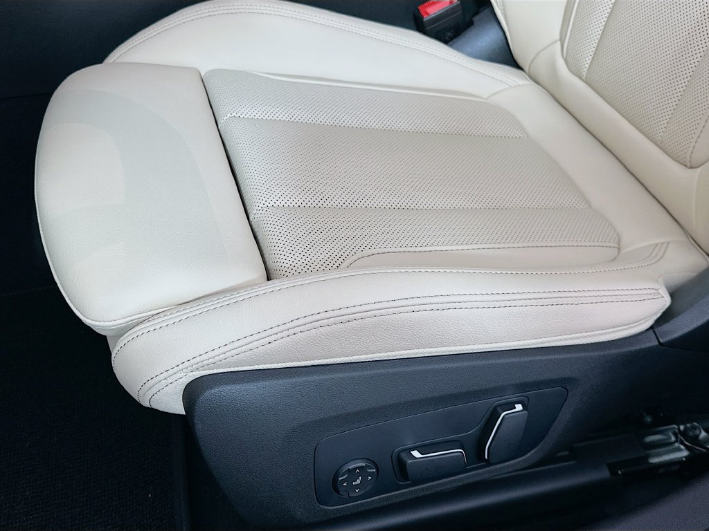 Used 2026 BMW 330i Sedan w/ M Sport Package RWD image 21