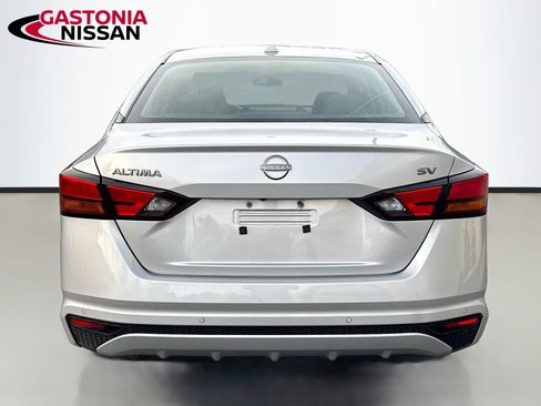Used 2024 Nissan Altima 2.5 SV image 7