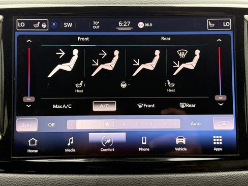 Used 2021 Chrysler Pacifica Touring-L FWD image 28