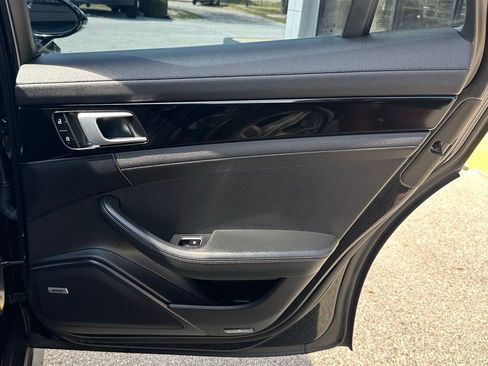 Used 2019 Porsche Panamera image 28