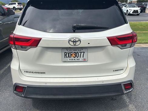Used 2018 Toyota Highlander Limited FWD image 14