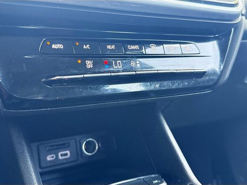 Used 2022 Chevrolet Bolt EUV LT FWD image 15