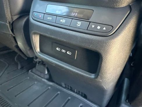 Used 2025 Honda Pilot Touring image 16
