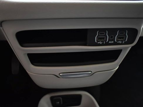 Used 2024 Chrysler Pacifica Touring-L FWD image 30
