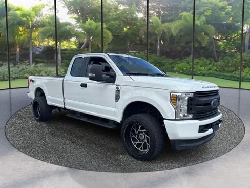 Used 2018 Ford F250 XL w/ Power Equipment Group AWD/4WD image 3