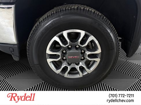 Used 2023 GMC Sierra 2500 SLT AWD/4WD image 9