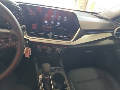 Used 2025 Chevrolet Trax LS FWD image 12