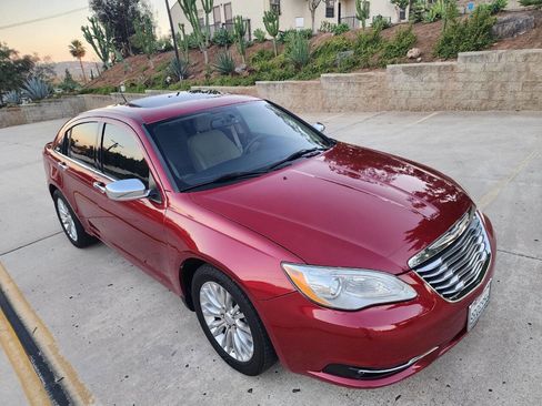 Used 2011 Chrysler 200 Limited image 9