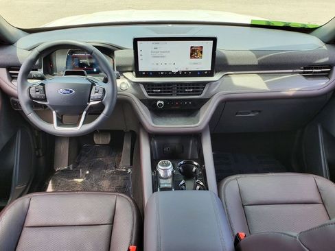 Used 2026 Ford Explorer Platinum w/ LUX Leather Package AWD/4WD image 18