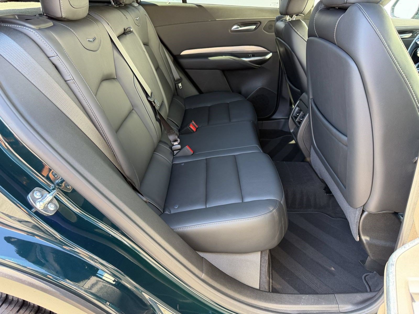 Used 2025 Cadillac XT4 Premium Luxury FWD image 30
