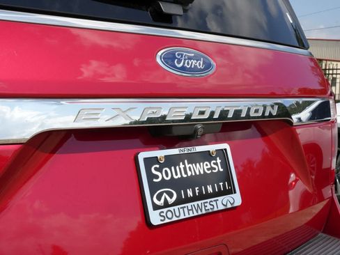 Used 2020 Ford Expedition XLT w/ Equipment Group 202A AWD/4WD image 16