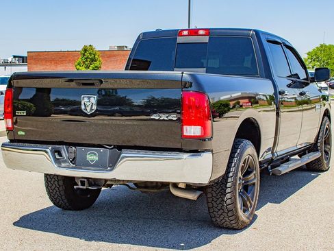 Used 2018 RAM 1500 Classic SLT AWD/4WD image 9