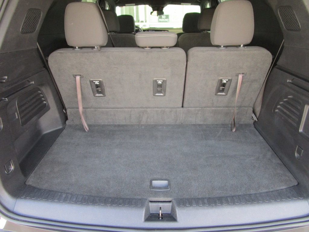 Used 2025 Chevrolet Traverse LT FWD image 13
