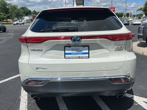 Used 2022 Toyota Venza XLE AWD/4WD image 6