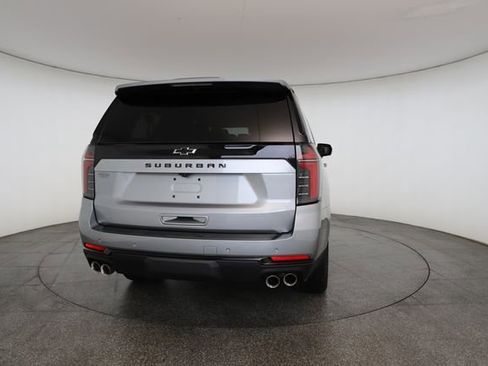 Used 2025 Chevrolet Suburban Z71 image 16