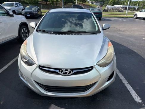 Used 2013 Hyundai Elantra GLS w/ Preferred Pkg FWD image 2