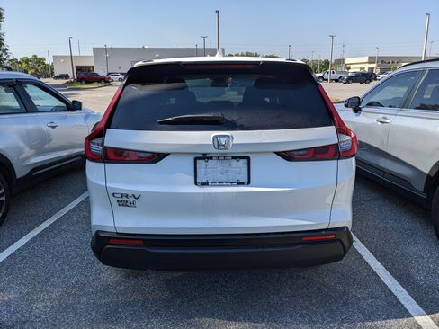 Used 2023 Honda CR-V EX image 9