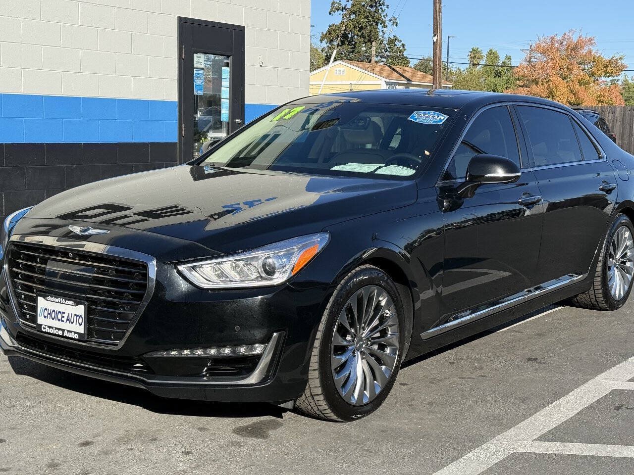 Used 2017 Genesis G90 3.3T Premium RWD image 2