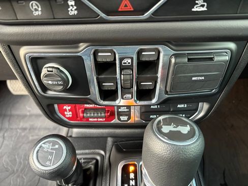 Used 2024 Jeep Wrangler Unlimited Rubicon image 20