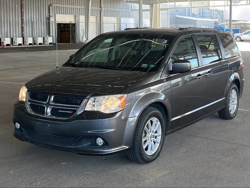Used 2019 Dodge Grand Caravan SXT image 1