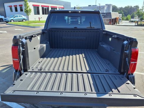 Certified 2025 Toyota Tacoma SR5 w/ SR5 Upgrade Package AWD/4WD image 23