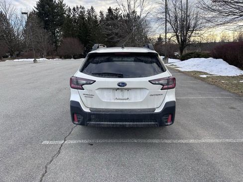 Used 2021 Subaru Outback Premium image 4