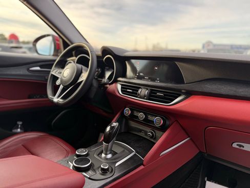 Used 2019 Alfa Romeo Stelvio image 36