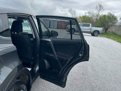 Used 2018 Toyota RAV4 LE w/ All Weather Liner Package AWD/4WD image 39