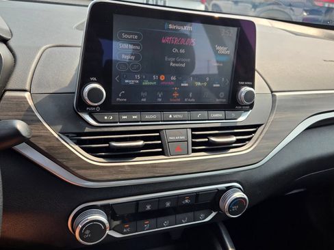 Used 2025 Nissan Altima 2.5 SV FWD image 19