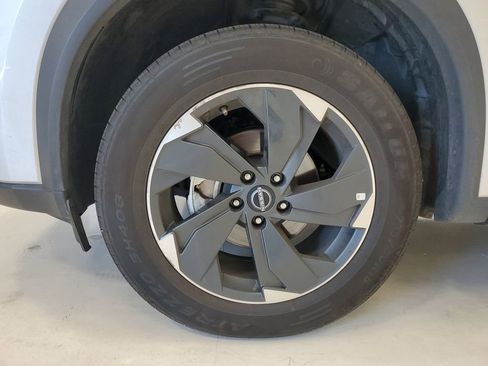 Used 2025 Nissan Rogue SV AWD/4WD image 8